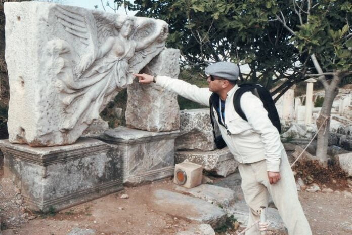 ephesus tours guide ozgur oksuzler